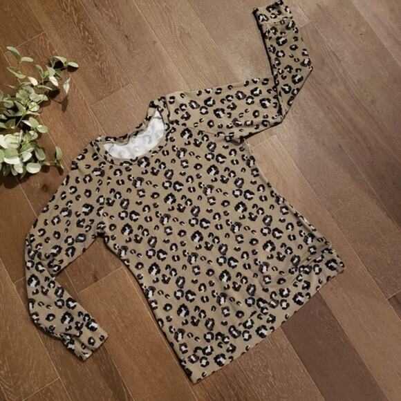 Saks Fifth Avenue Animal Print Long Sleeve Top Small Mob Wife Soft Casual Tee - Picture 2 of 8